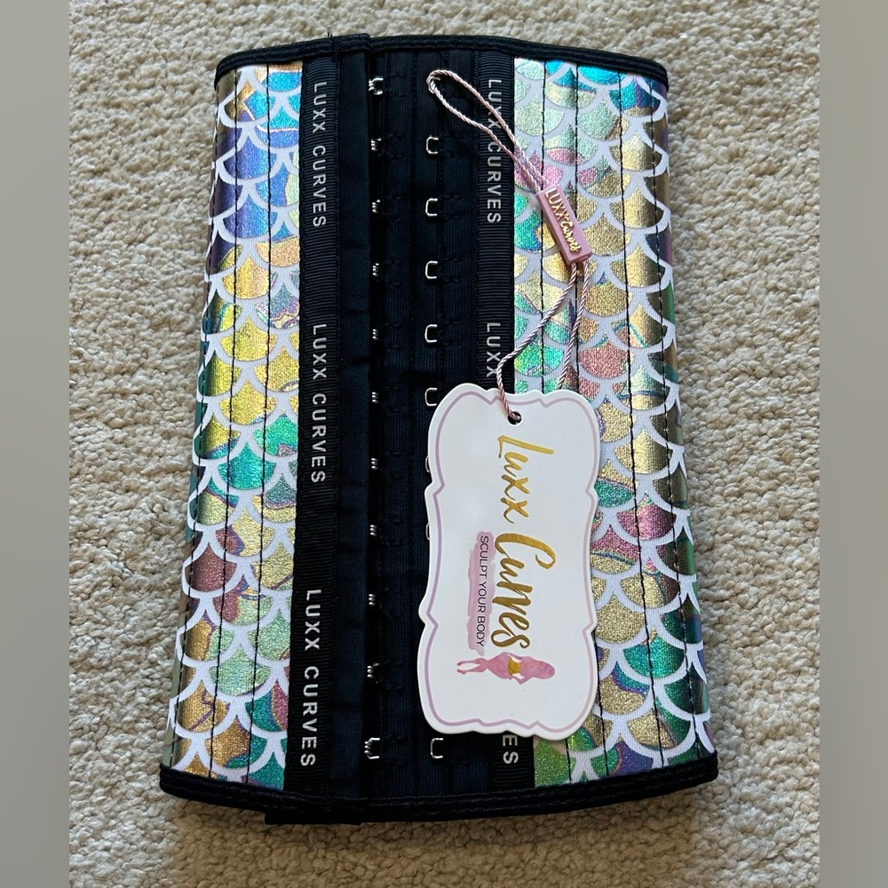 New in Package Luxx Curves Waist Trainer size small, short torso